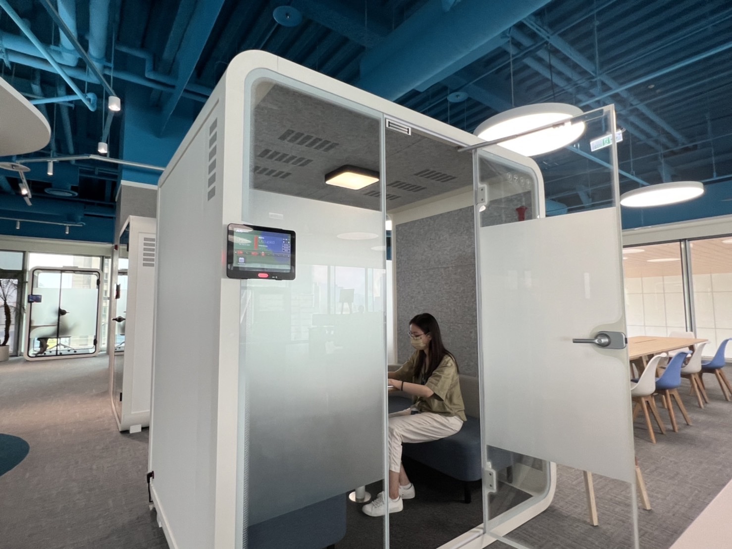 OG视讯高雄據點的智慧行動辦公艙，展現OG视讯在面板以外的研發應用軟實力